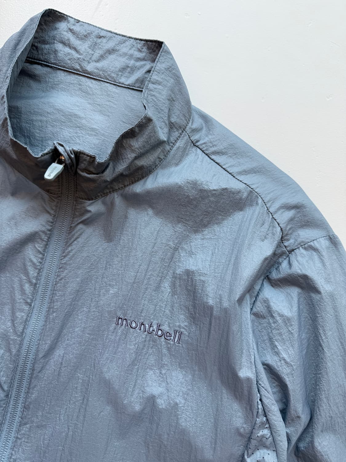 몽벨 루즈핏 라이트웨이트 나일론 바람막이 자켓 상품이미지3
