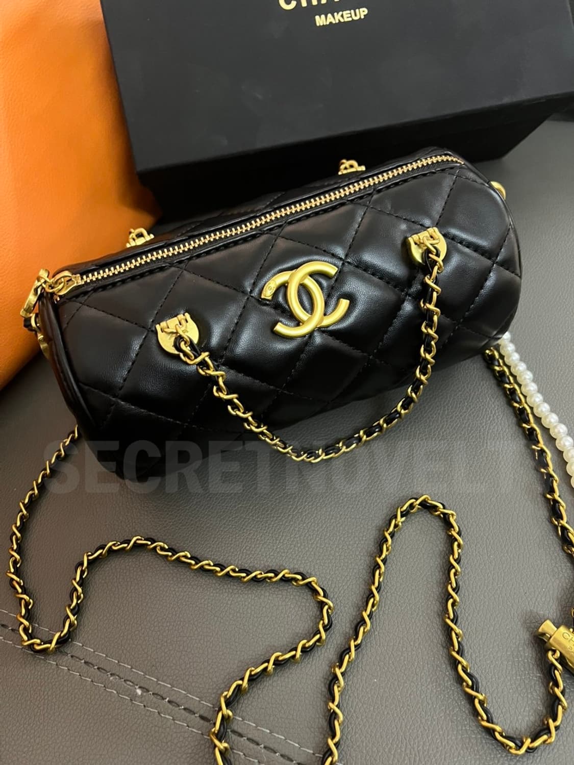 샤넬뷰티 진주체인 미니원통 크로스 숄더백 블랙 VIP 상품이미지2