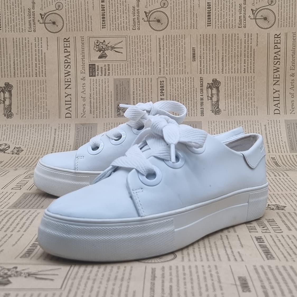 질바이스튜어트 레더 여성스니커즈240  상품이미지1