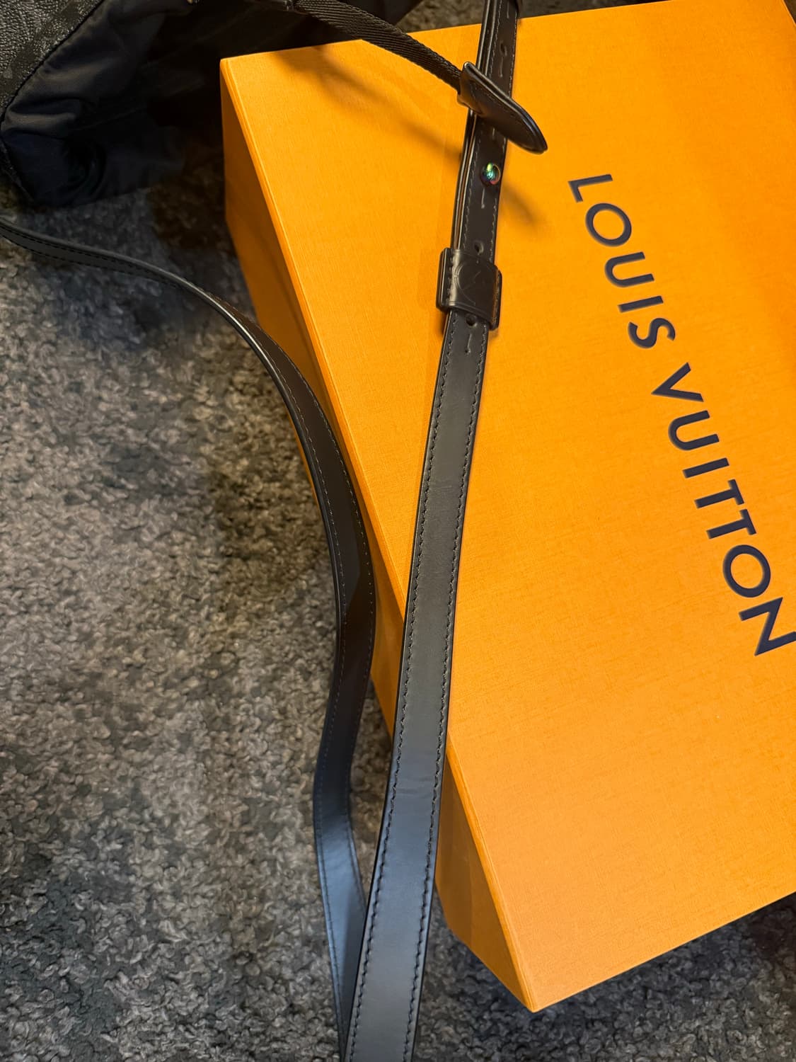 루이비통 x 프라그먼트 크로스백 상품이미지5