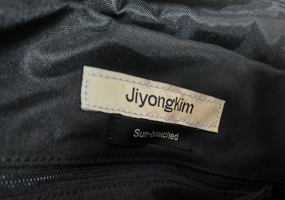 Jiyong Kim 지용킴 썬블리치드 슬링백 상품이미지6