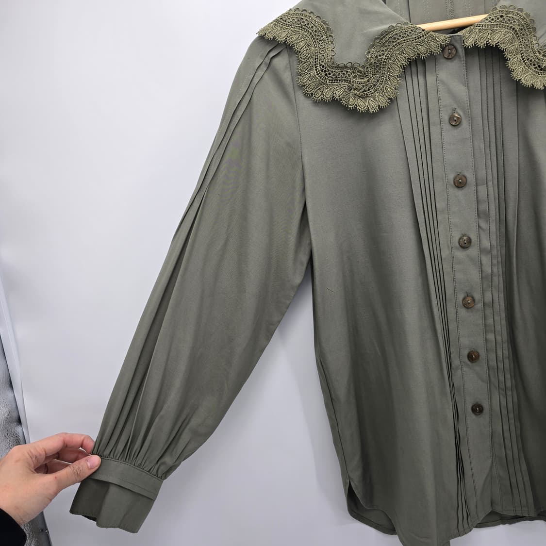 The AtG 레이스 칼라 레이온 혼합 블라우스 [B20545] 상품이미지3