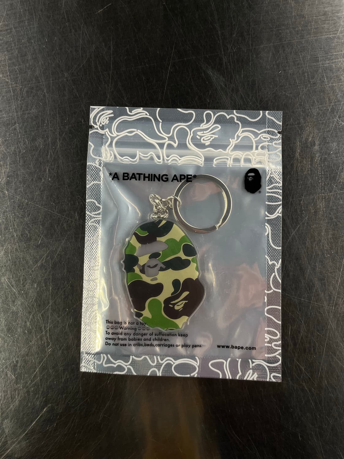 새상품 베이프 아크릴 키링 그린카모 상품이미지1