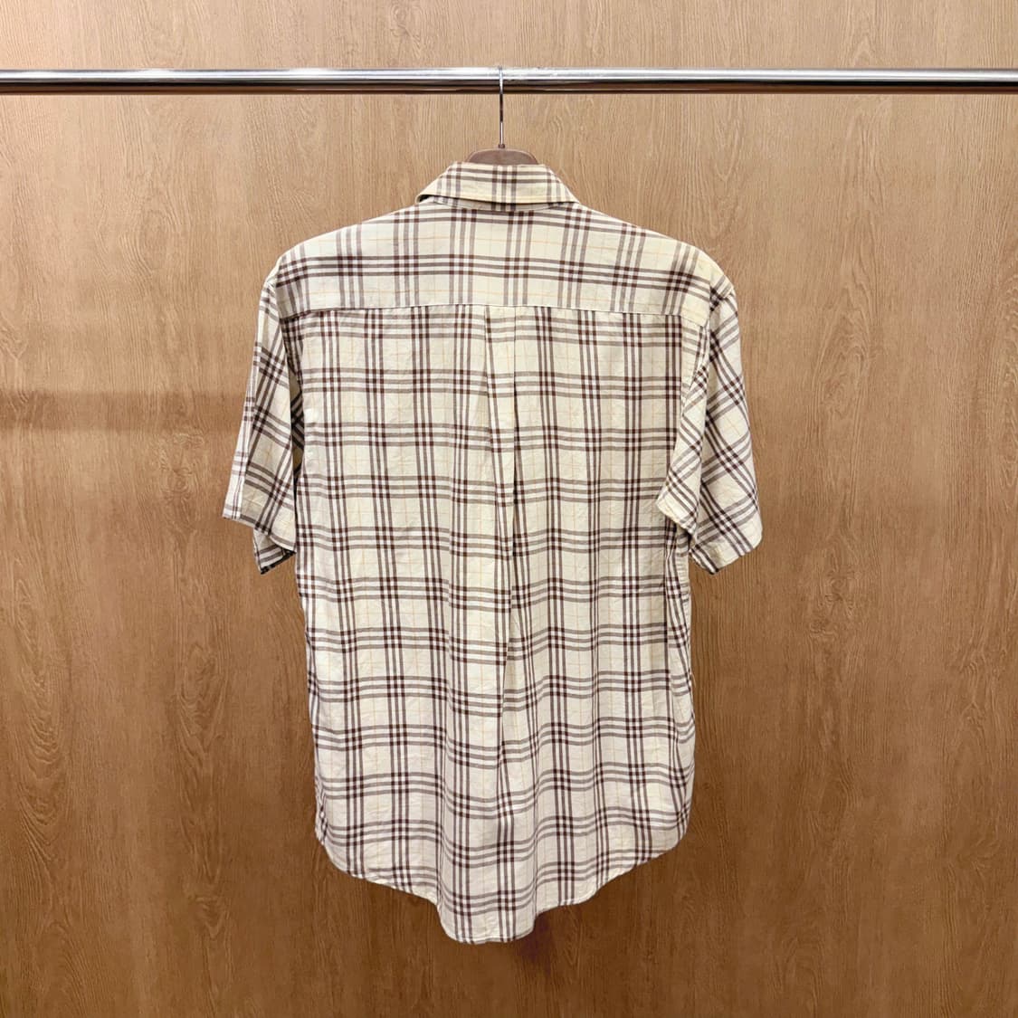 버버리 체크 셔츠 버튼다운 카라 가슴 포켓 자수 로고 디테일 베이지 상품이미지3
