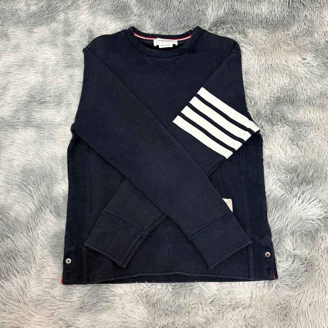 톰브라운 사선완장 맨투맨 네이비 2사이즈 상품이미지1