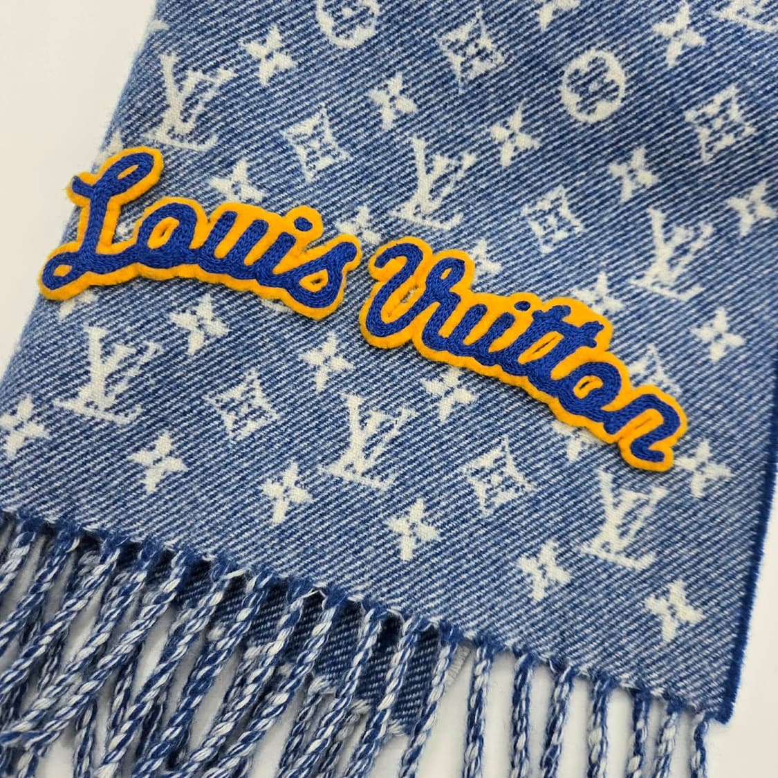 루이비통 로고 LV 데님 모노그램 울 캐시미어 머플러 목도리 상품이미지4