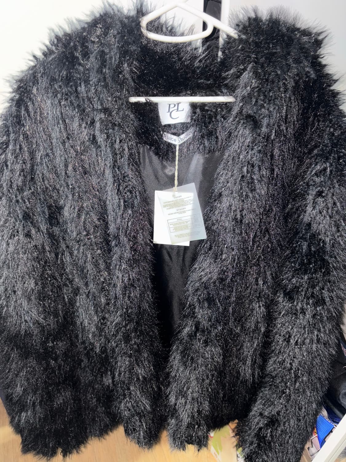 플레이스튜디오 블랙 퍼 후드 자켓 상품이미지1