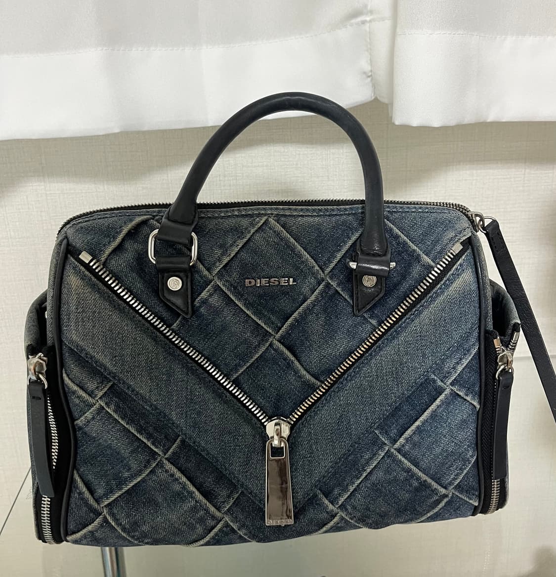 Diesel 지퍼 데님 핸드백 오네갸루 상품이미지1