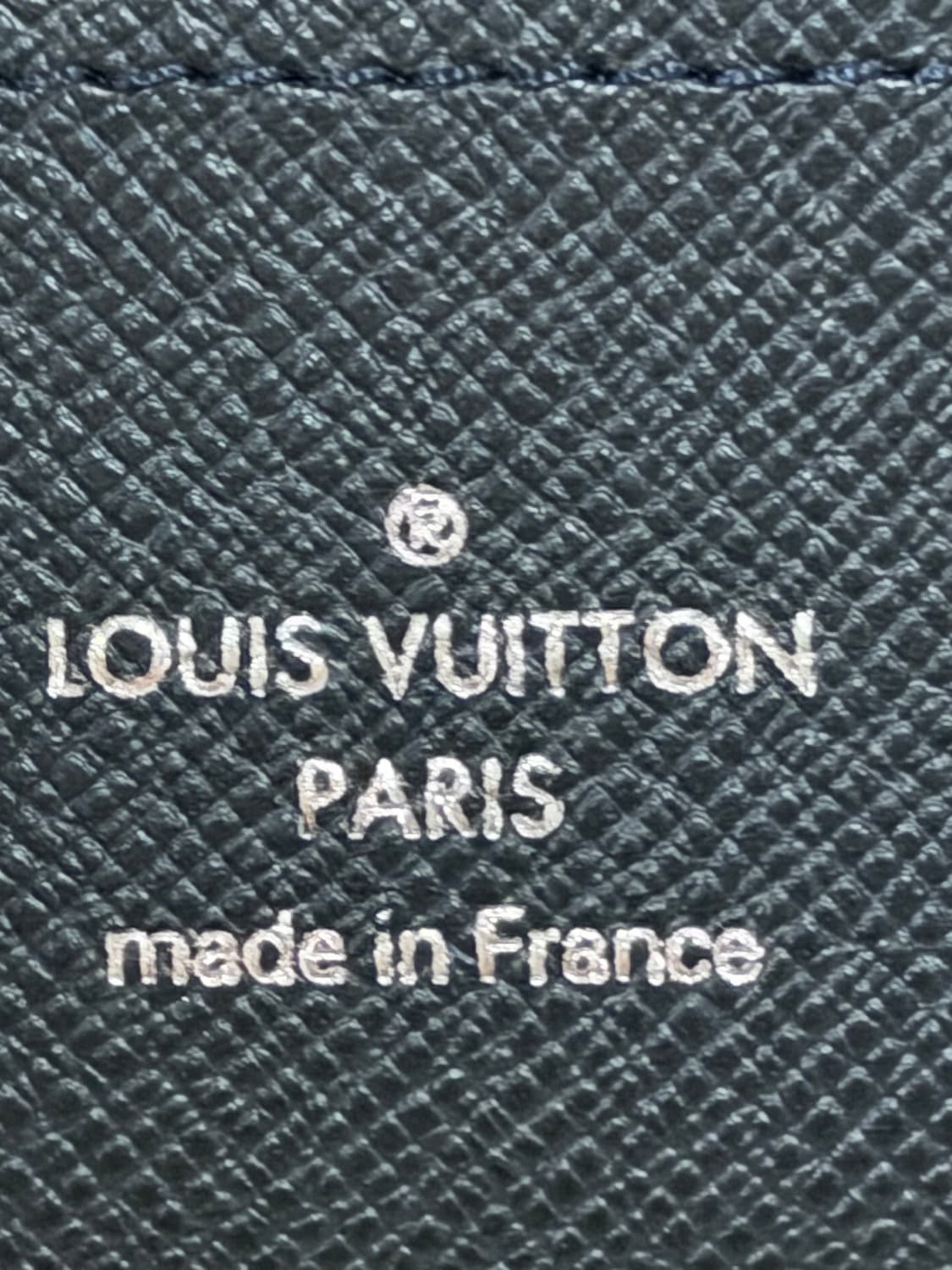 루이비통 타이가 블랙 반지갑 상품이미지3