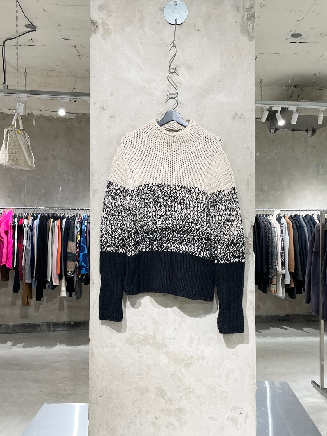 돌체 앤 가바나 모크넥 배색 스웨터 상품이미지1