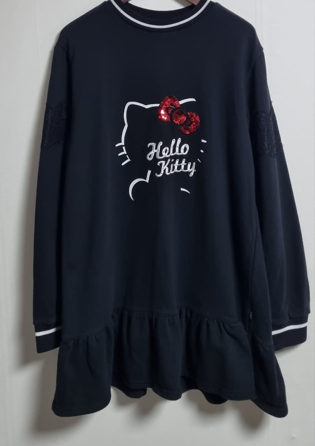 M ) 햇츠온 헬로키티 블랙 맨투맨 상품이미지1