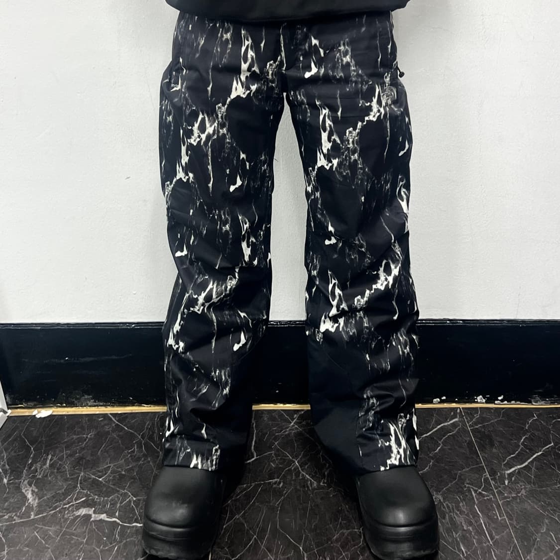 노스페이스 그래비티 패턴 스노우 트랙 팬츠 상품이미지2