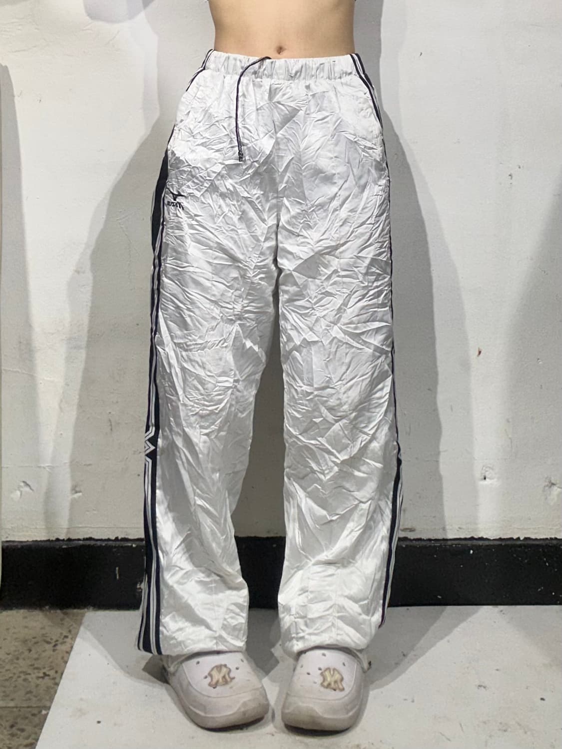 미즈노 화이트 와이드 블랙 사이드 라인 트랙 팬츠 상품이미지2