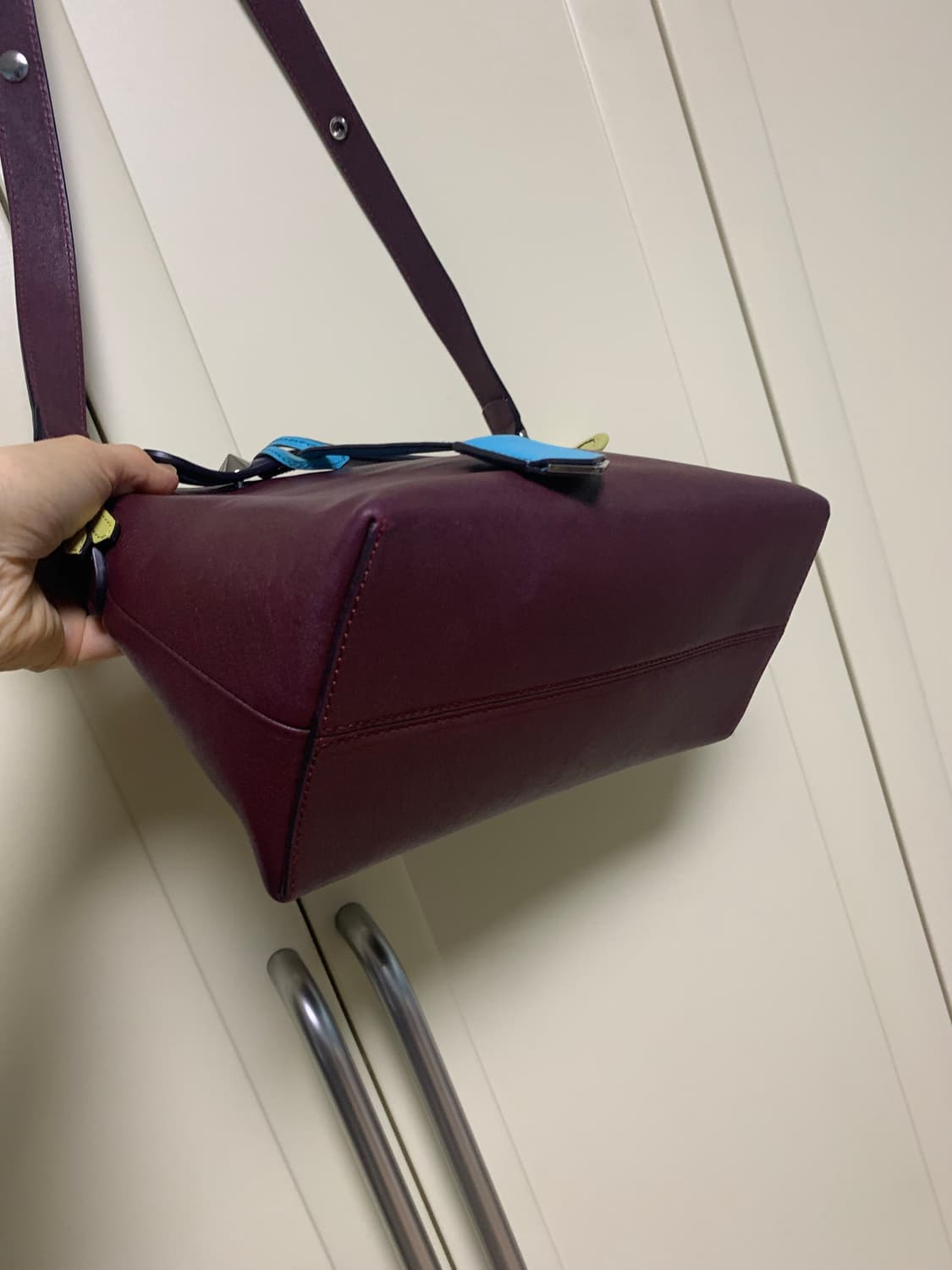 펜디 바이더웨이 버건디 숄더토트백.  정품 상품이미지3