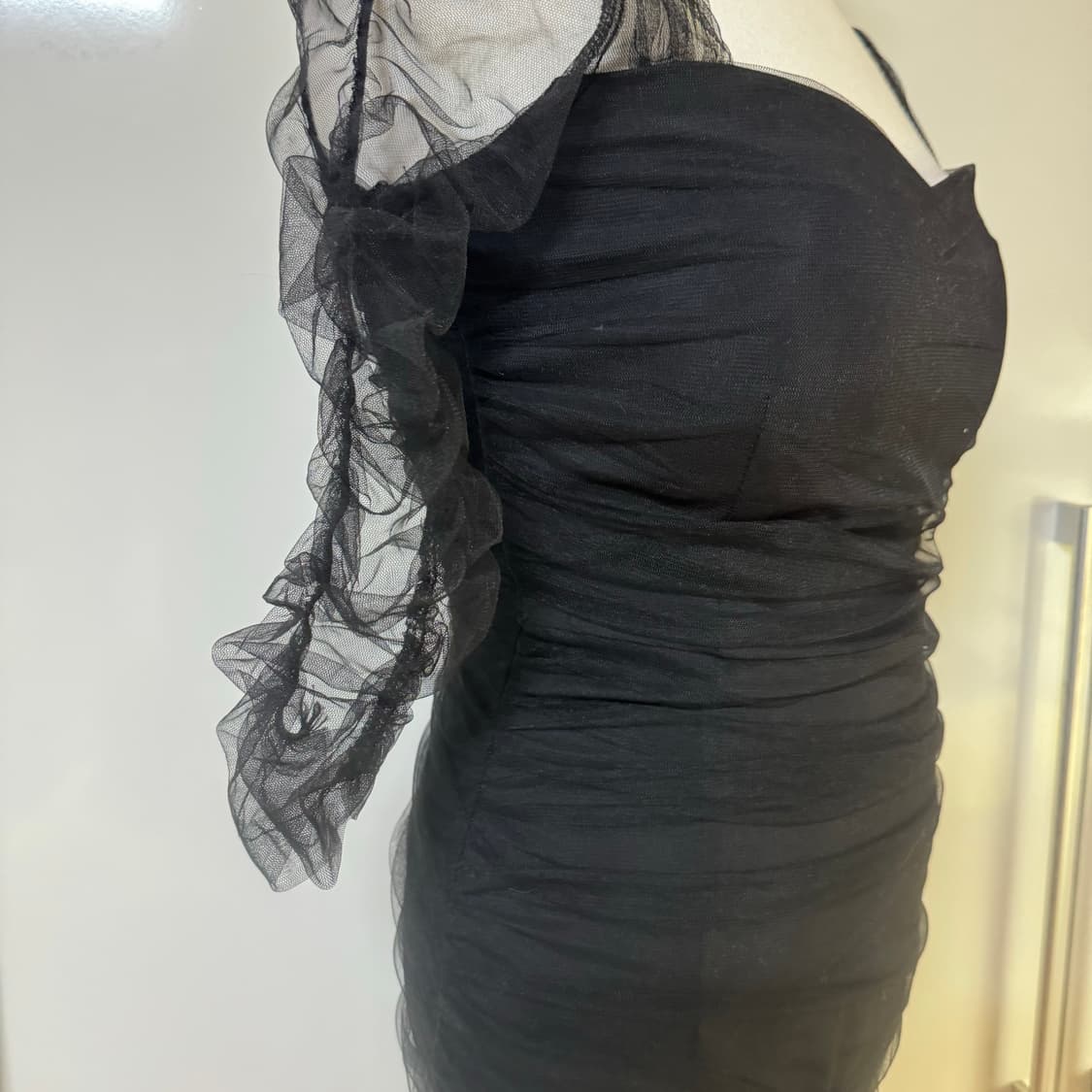 셔링 시스루 망사 미디 원피스 블랙 코코엠 티나니 하이디바  상품이미지6