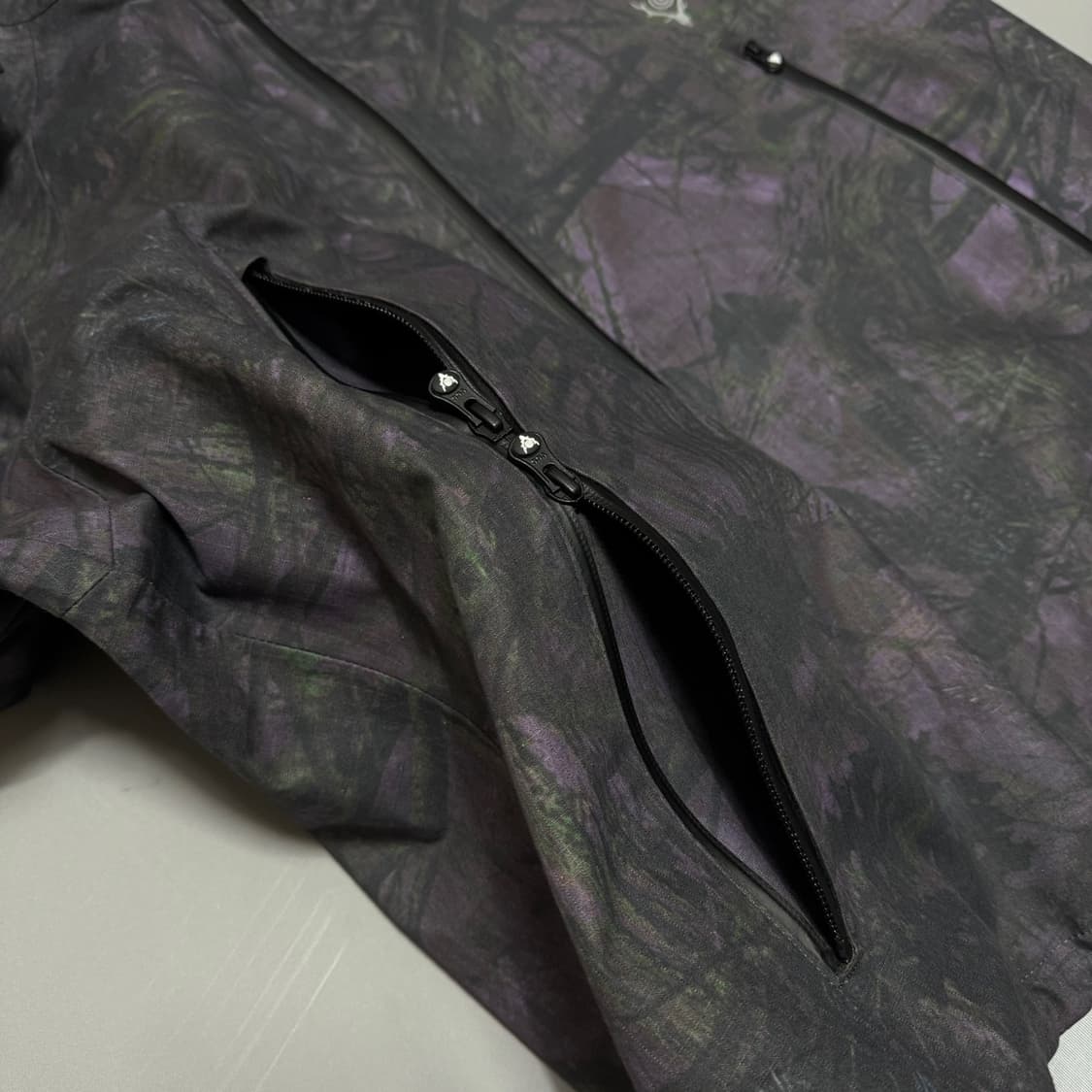 SOUTH2 WEST8 퍼플 카모패턴 웨더 이펙트 후드 윈드브레이커 상품이미지7