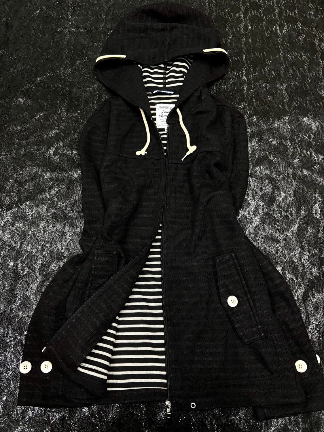 “Vintage” Y2K Stripe White Button Detail 상품이미지1