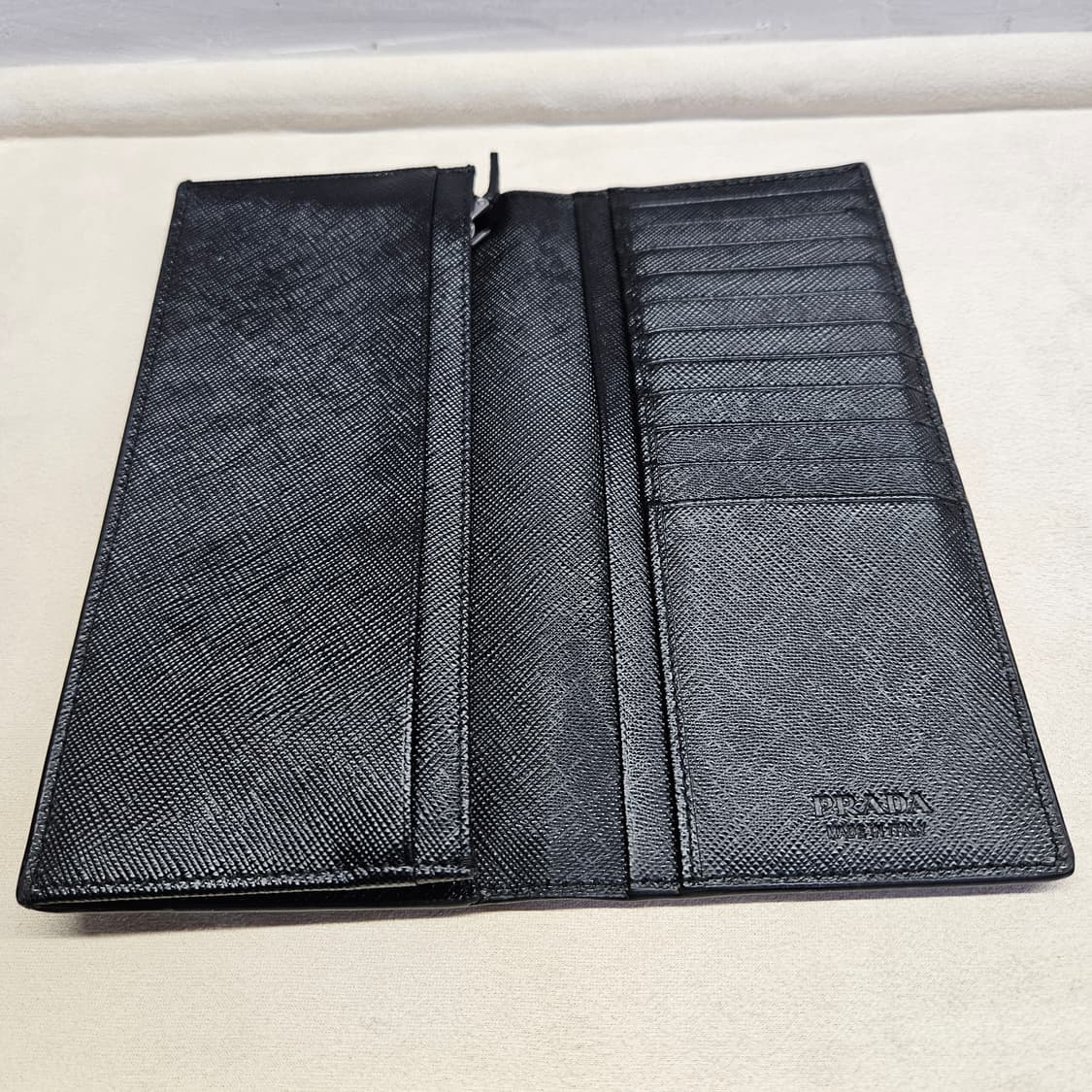 프라다 사피아노 레더 장지갑 블랙 상품이미지8
