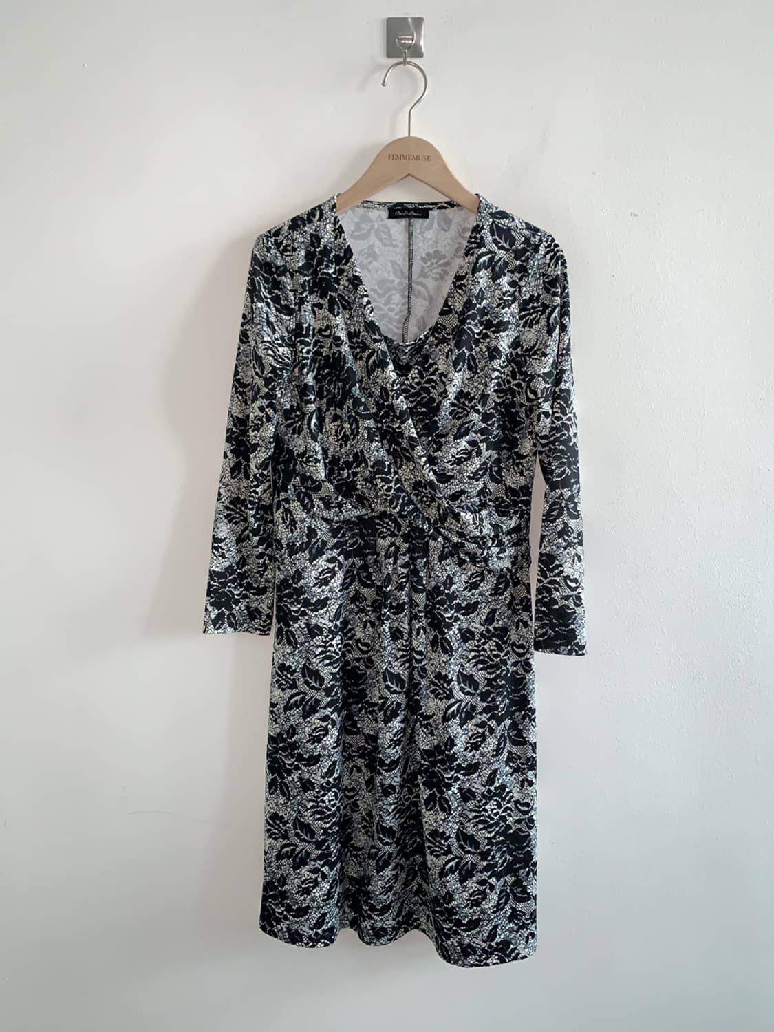 Black rose v neck wrap dress 상품이미지1