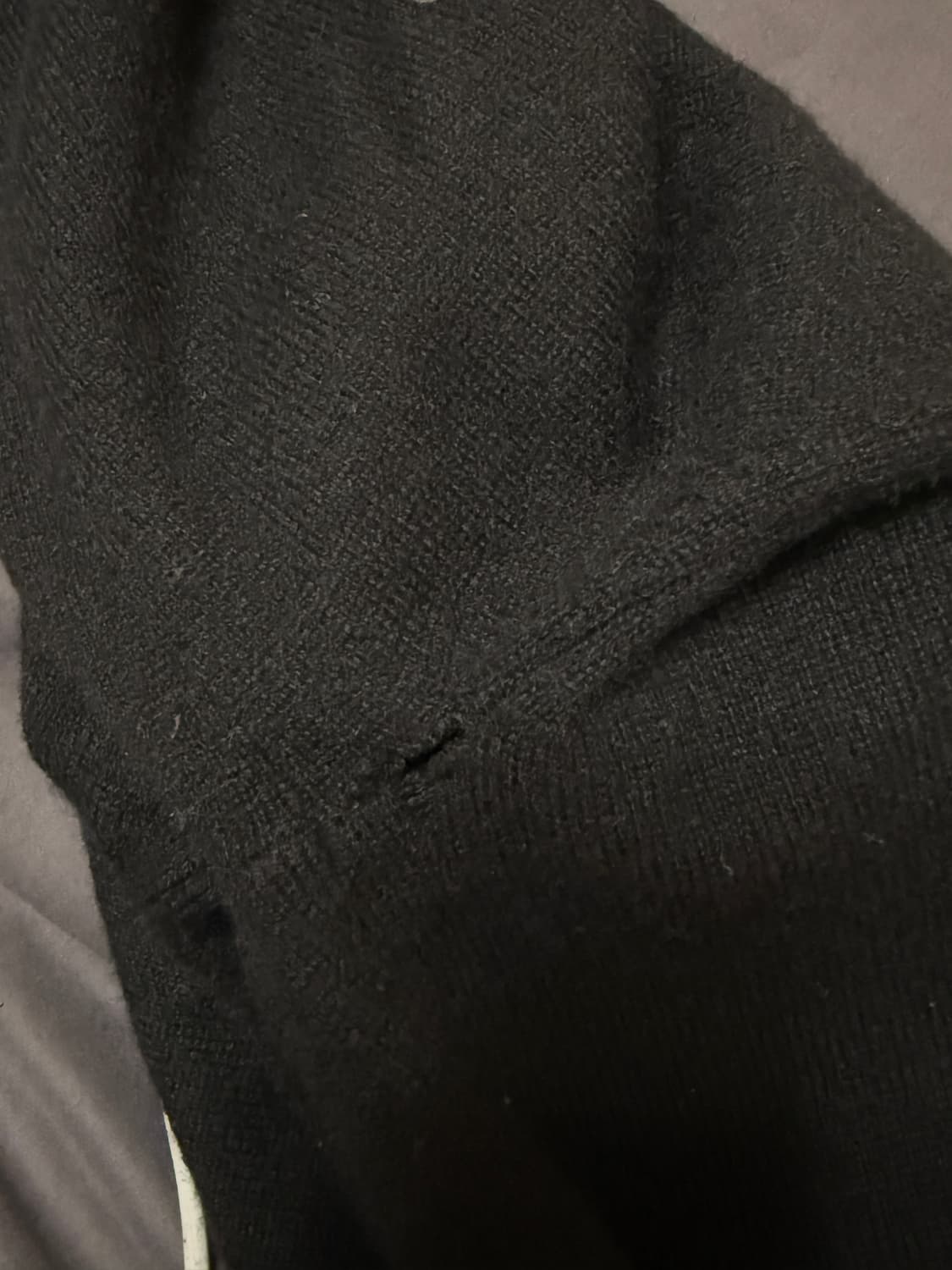 프라다 캐시미어 브이넥 니트 상품이미지3