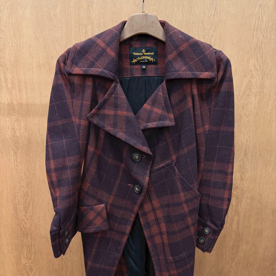 비비안 웨스트우드 체크 울 코트 언밸런스 버튼 디테일 레귤러핏 레드 상품이미지4