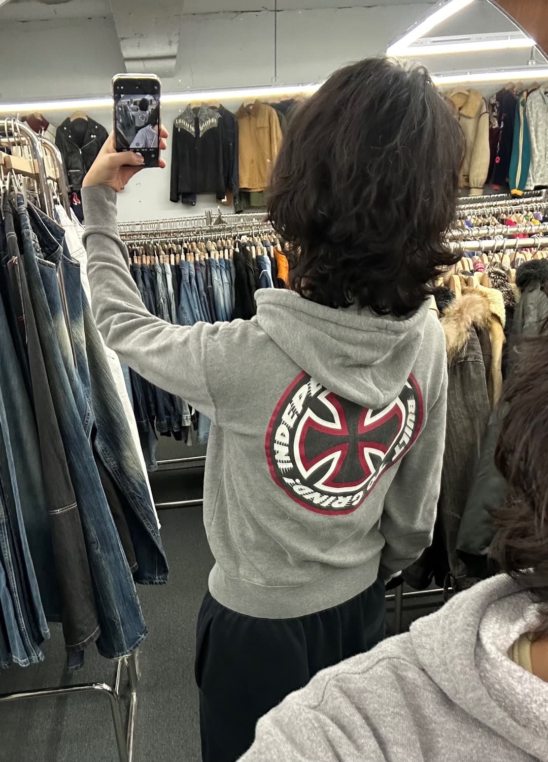 OS)인디펜던트 빈티지 그레이 프린팅 후드집업 상품이미지2