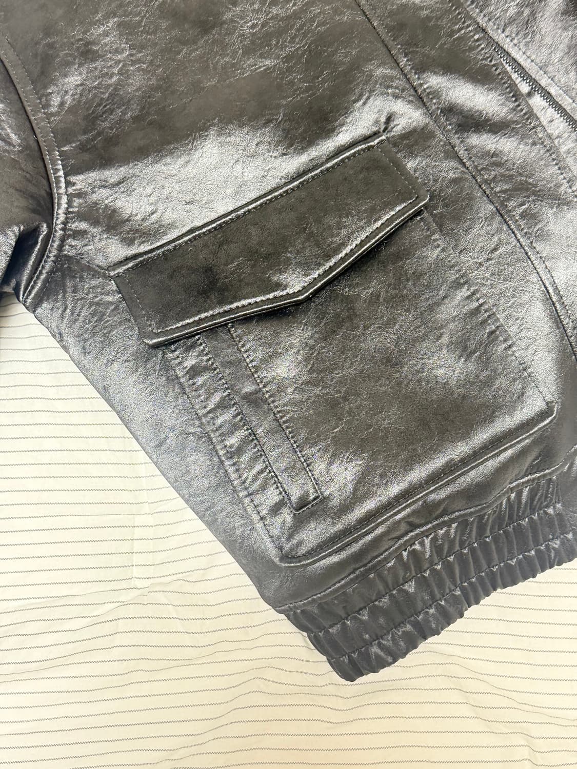 시야쥬 페이크 무스탕 봄버 자켓 팝니다. 상품이미지3