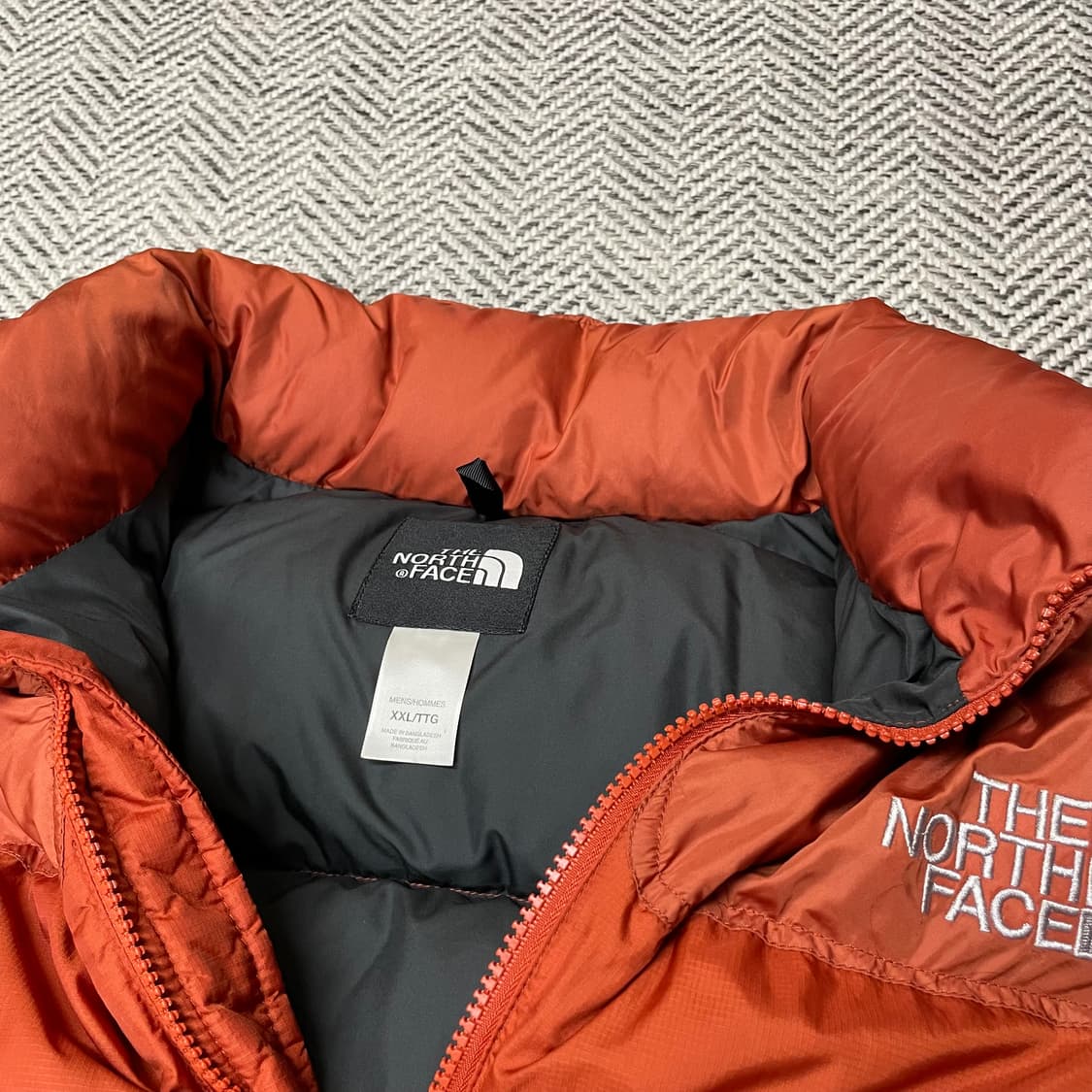 [110] 노스페이스 센터로고 무광 오렌지 700 눕시 패딩 상품이미지4