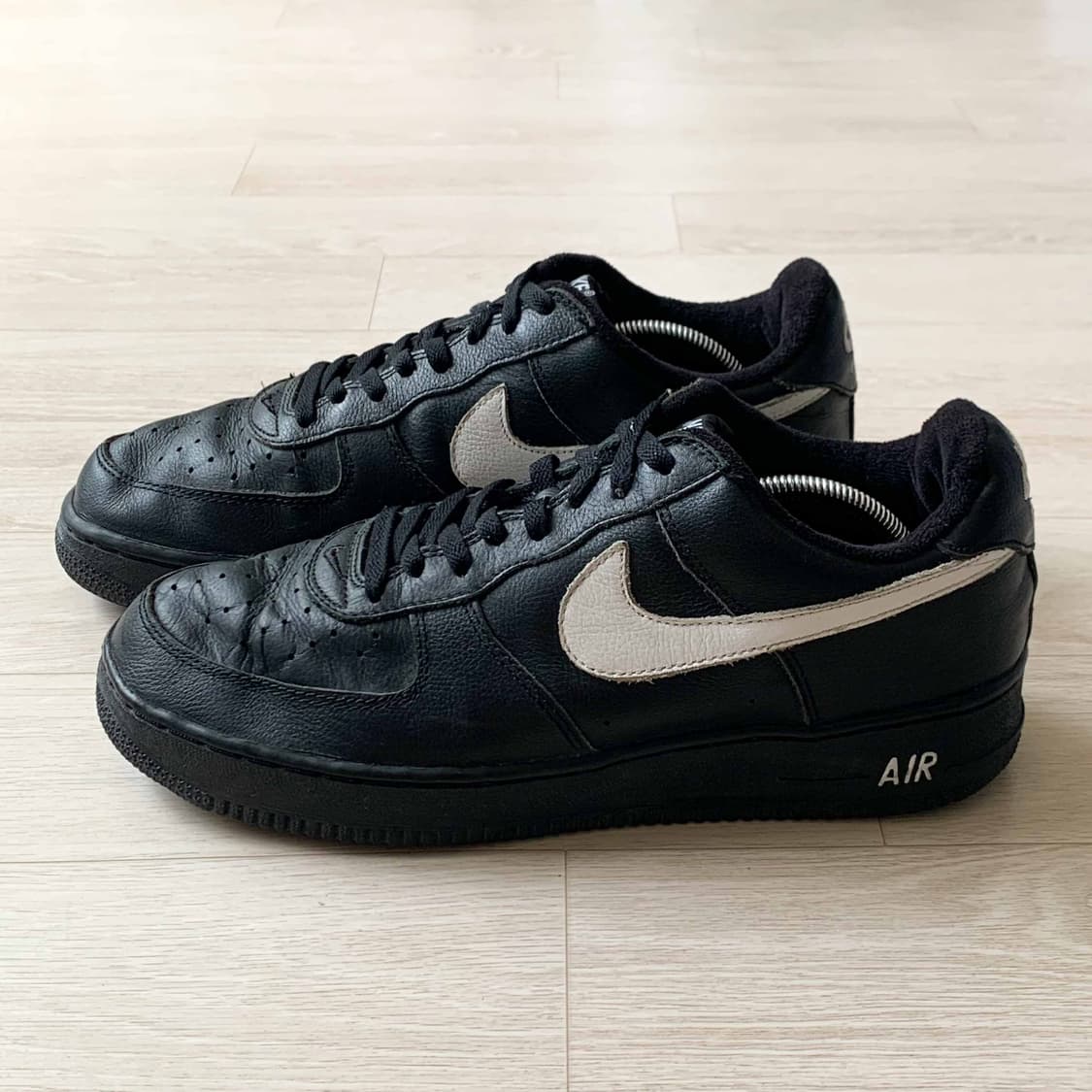 나이키 에어포스1 로우 검흰 상품이미지1