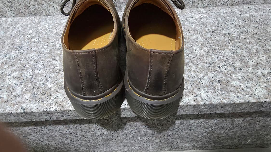 닥터마틴 1461 3홀 크레이지홀스 브라운 팝니다. 상품이미지4