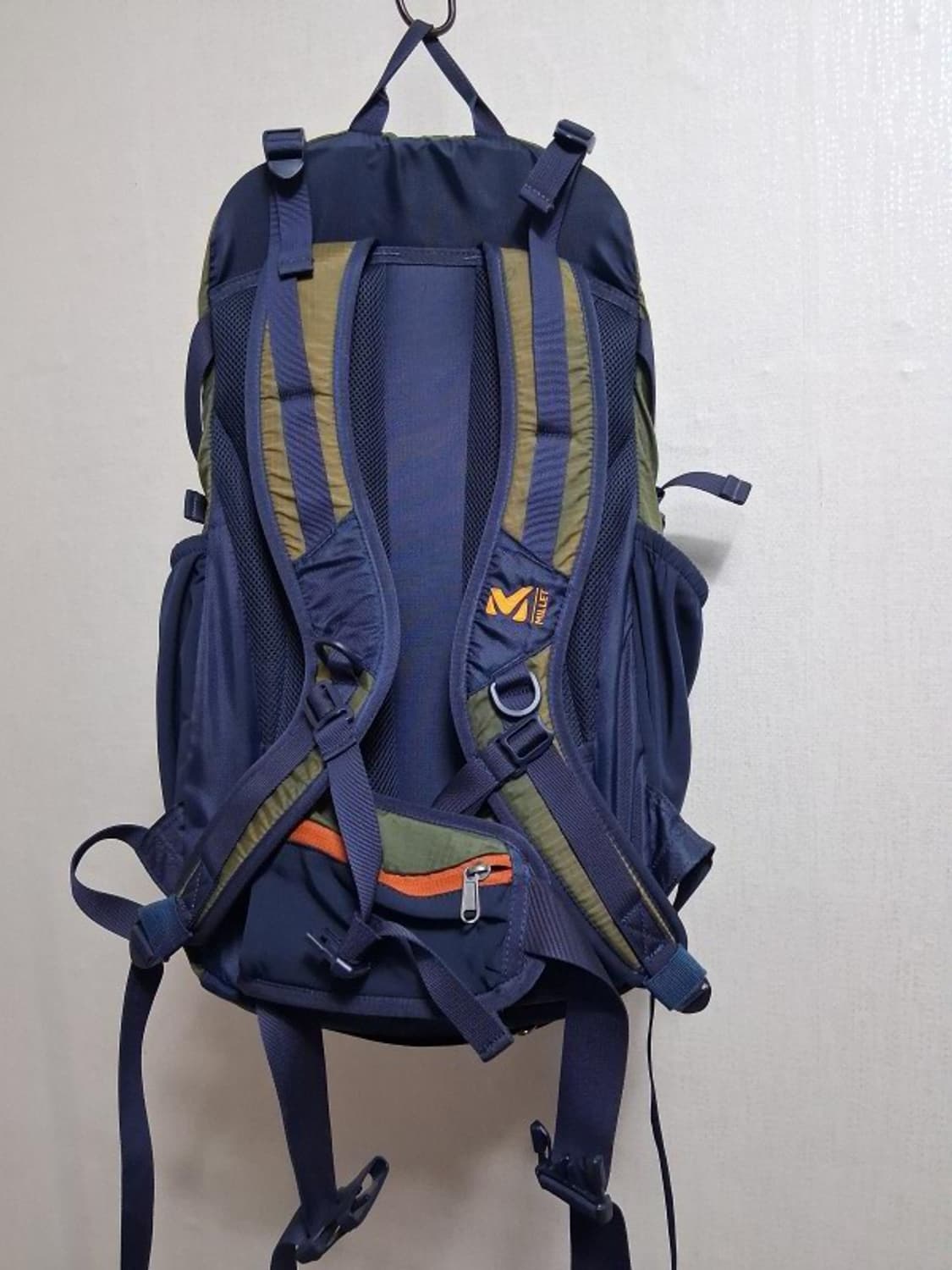 MILLET 밀레 32 L등산 배낭 컨디션최고

국내 밀레정품 32L짜리 상품이미지2