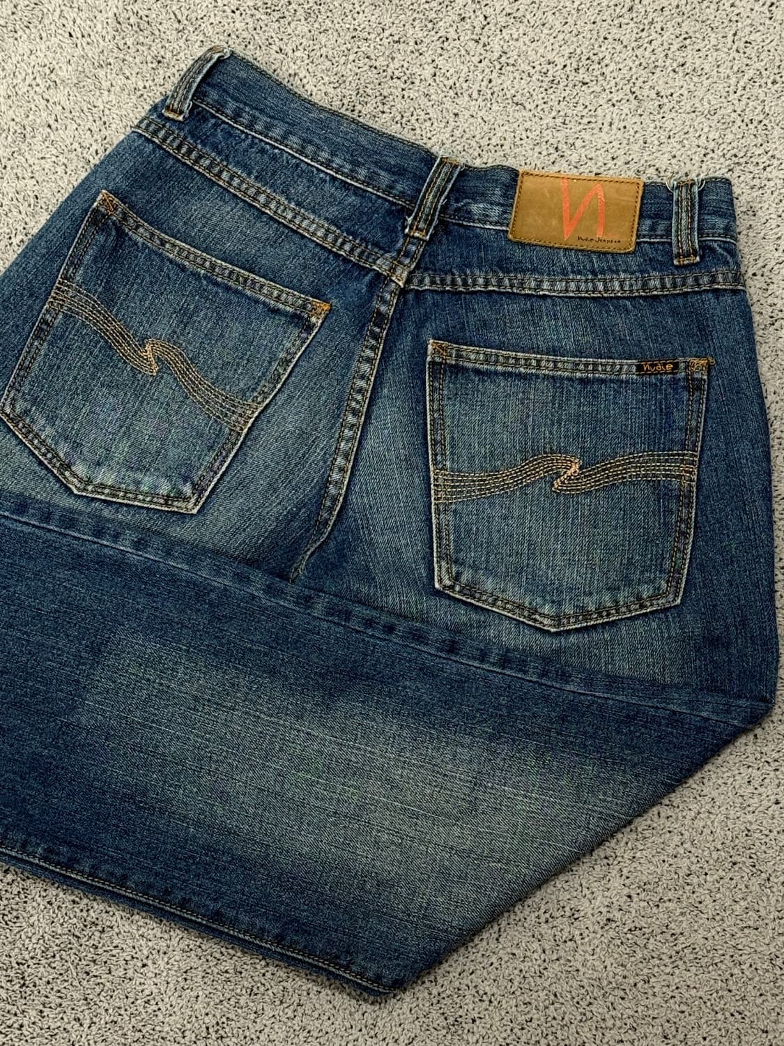 (28/32) 누디진 스트레이트핏 중청 데님 팬츠 상품이미지3