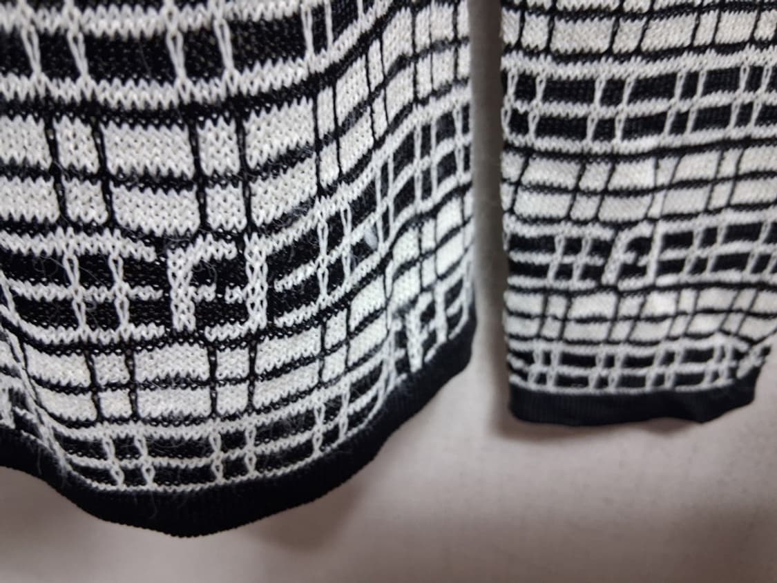 펜디 비스코스 레이욘니트  긴팔 티 검정 주카 여성55적당 FF로고 상품이미지7