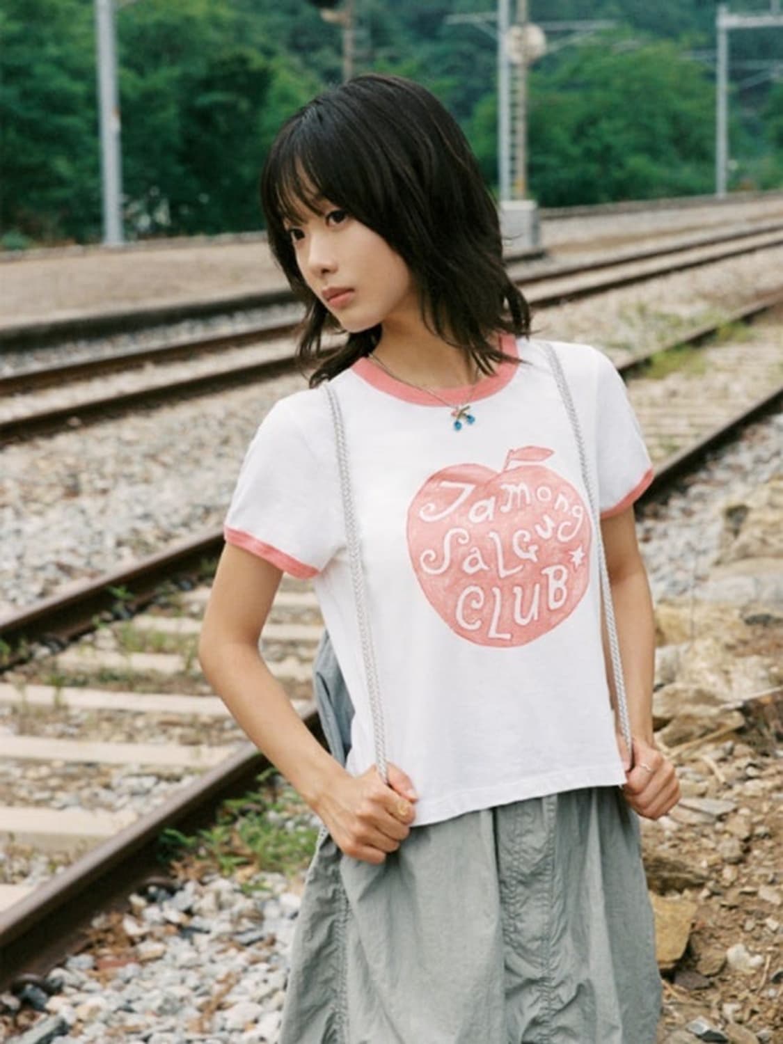 한로로 x 비이커 자몽살구클럽 링거티 한로로 티셔츠 상품이미지1