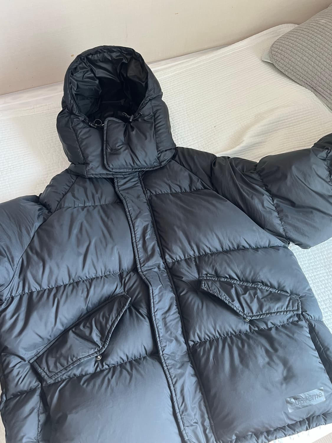 L사이즈 슈프림 700-필 다운 라이트웨이트 퍼퍼 자켓 블랙 - 24FW 상품이미지1