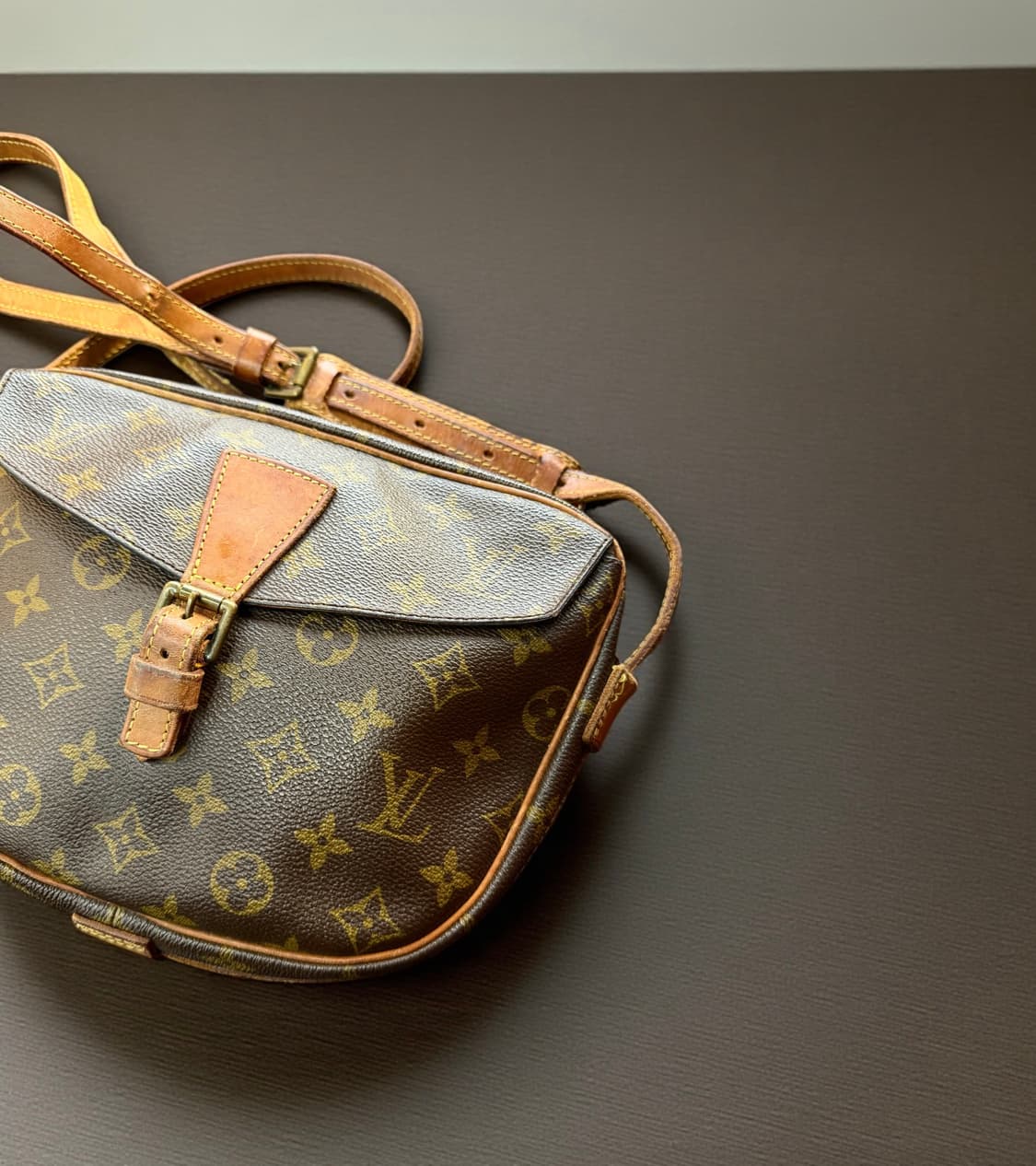 루이비통 모노그램 다미에 젠느빌 반달 크로스백 상품이미지4