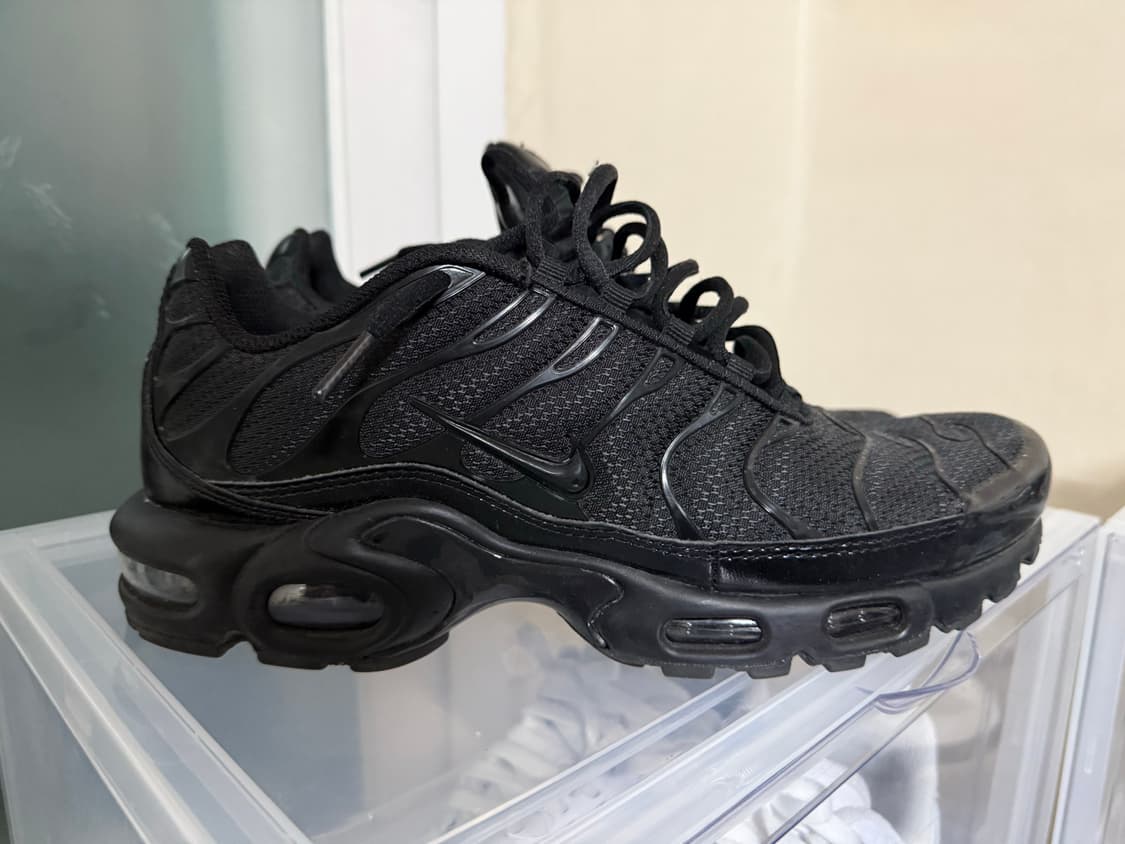 Nike air max plus triple black 상품이미지3