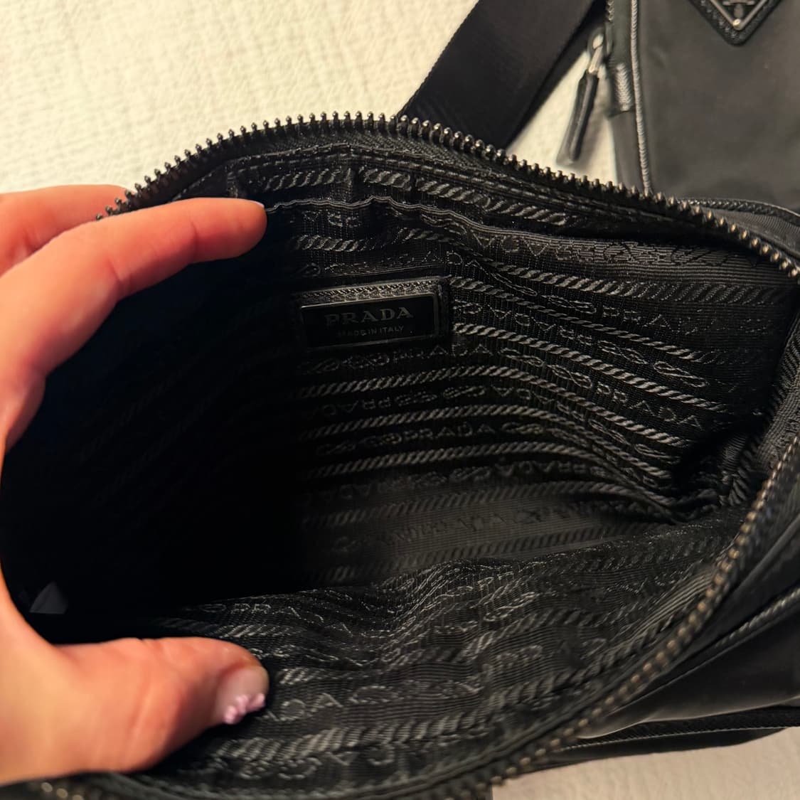 프라다 리나일론 앤 사피아노 레더 숄더백 블랙 상품이미지2