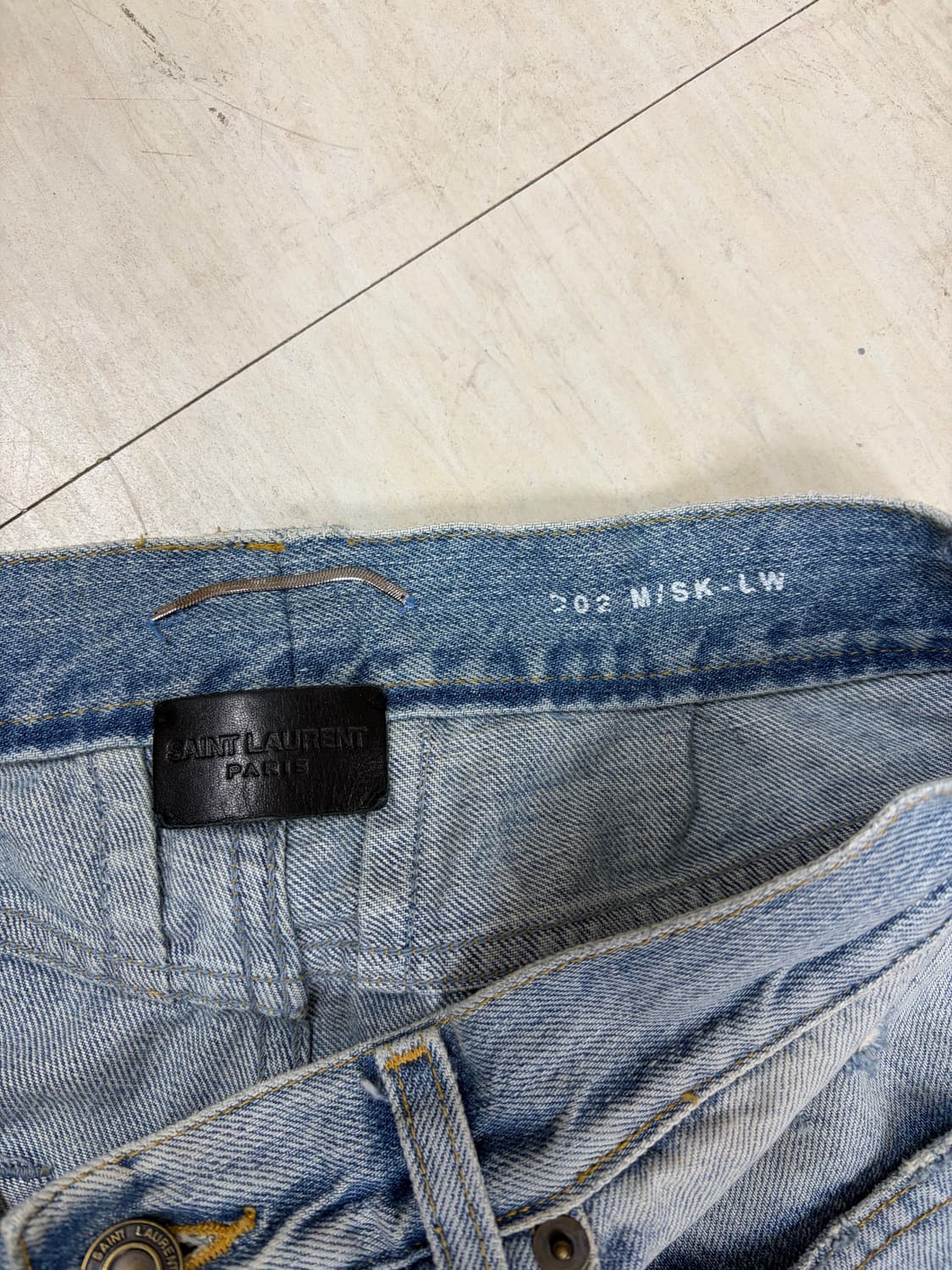 생로랑 연청 데미지 데님 30사이즈 상품이미지3