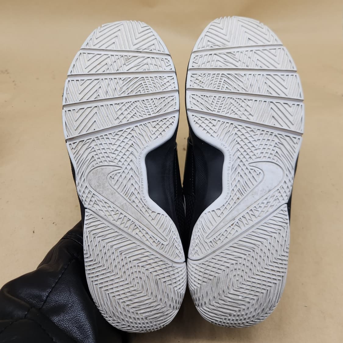 나이키 팀허슬  D8 운동화245  상품이미지3