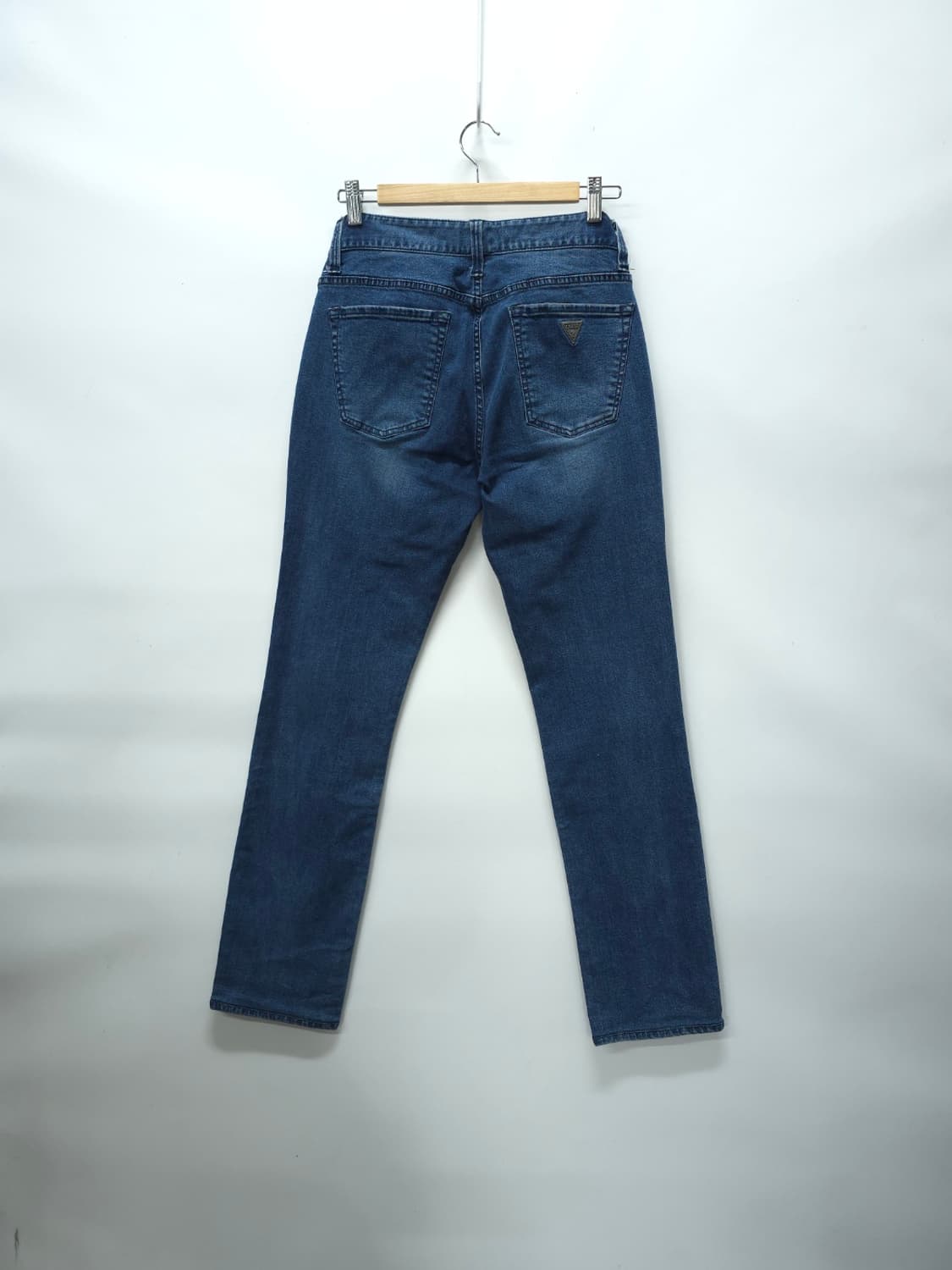게스(GUESS) 슬림 스트레이트 중청 데님 팬츠 (30사이즈) 상품이미지5