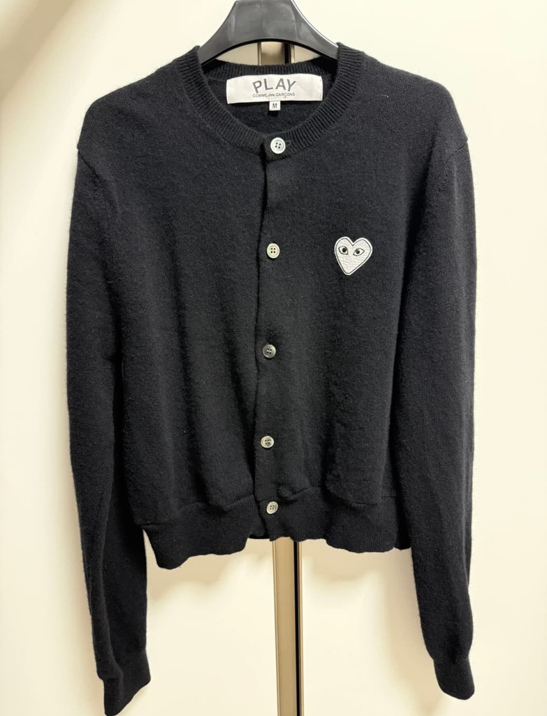 25FW 꼼데가르송 플레이 화이트와펜 여성 가디건 블랙 M 상품이미지1