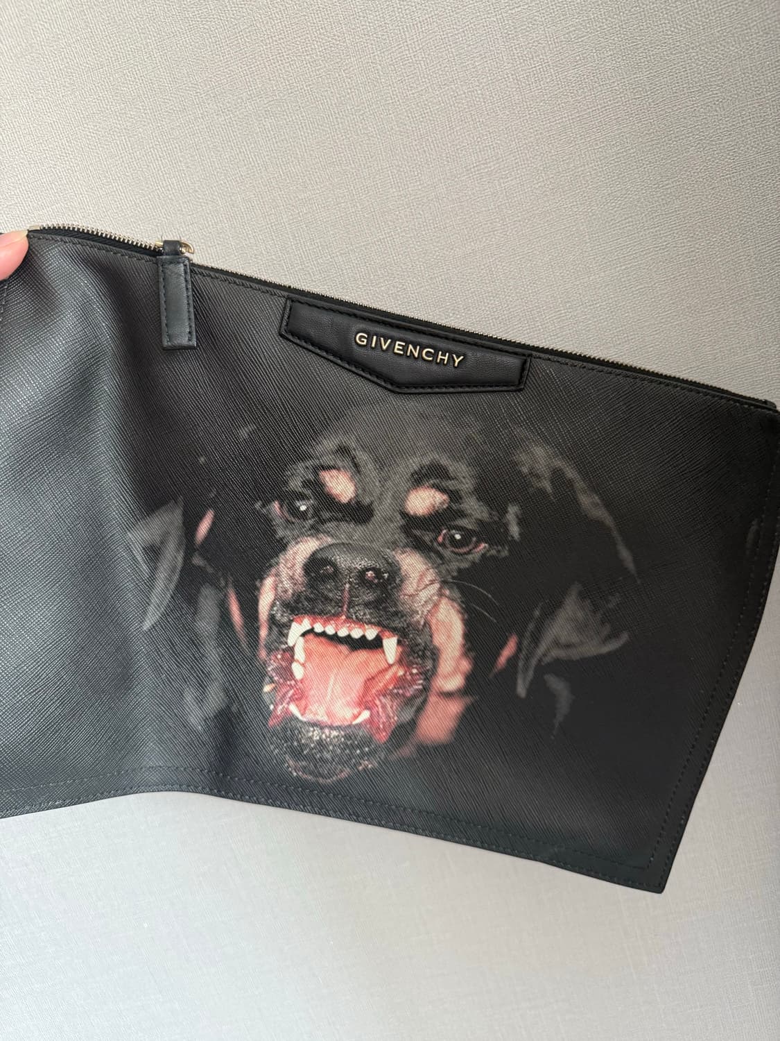 지방시 로트와일러 클러치 상품이미지1