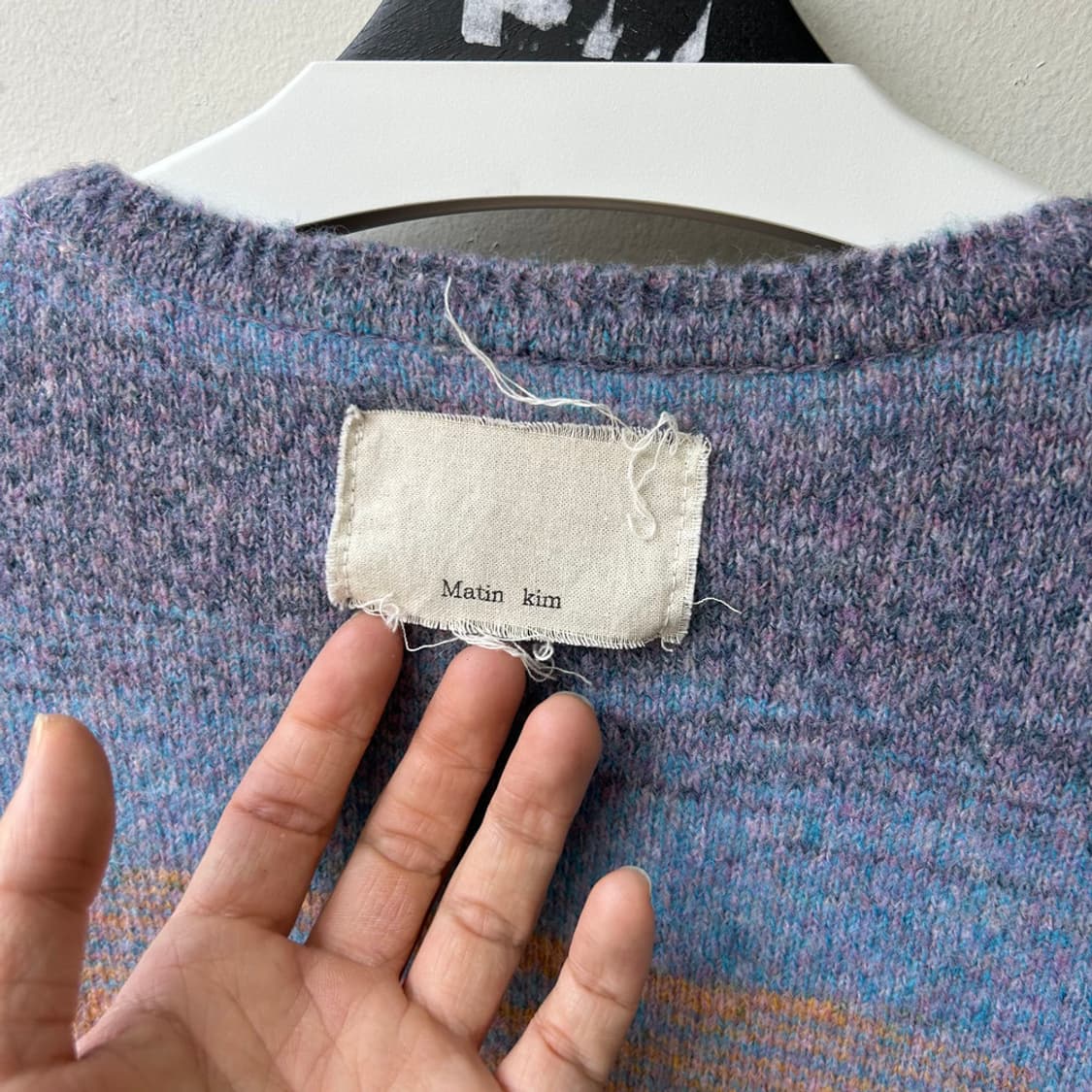 16818 - 마뗑킴 그라데이션 스너그 니트 상품이미지5