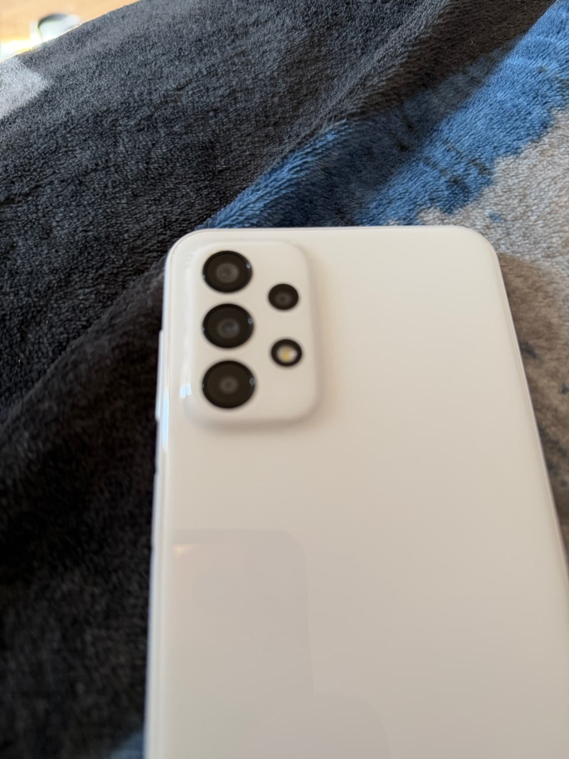 갤럭시 A23 화이트 색상 상품이미지8