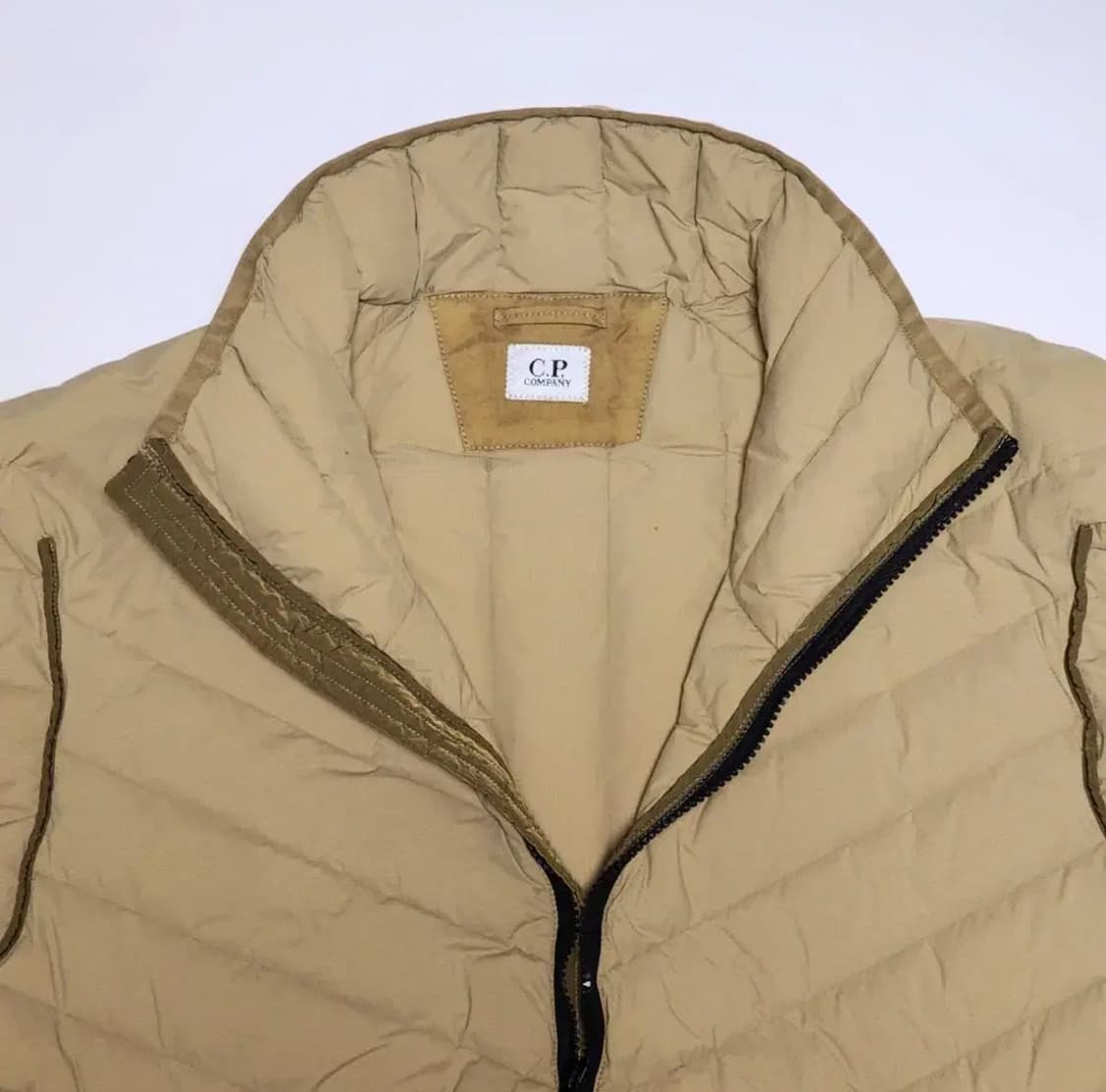 CP컴퍼니 렌즈 와펜 모노블로크 다운 자켓 판매합니다 상품이미지5