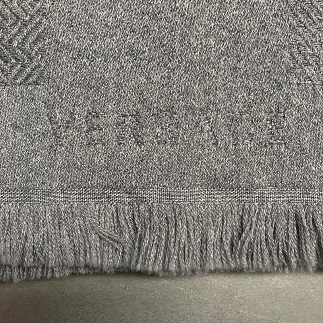 베르사체 메두사 머플러 그레이 상품이미지4