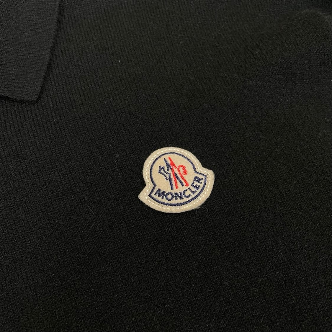 몽클레어 Moncler 블랙 로고 패치 카라 니트  L 상품이미지3
