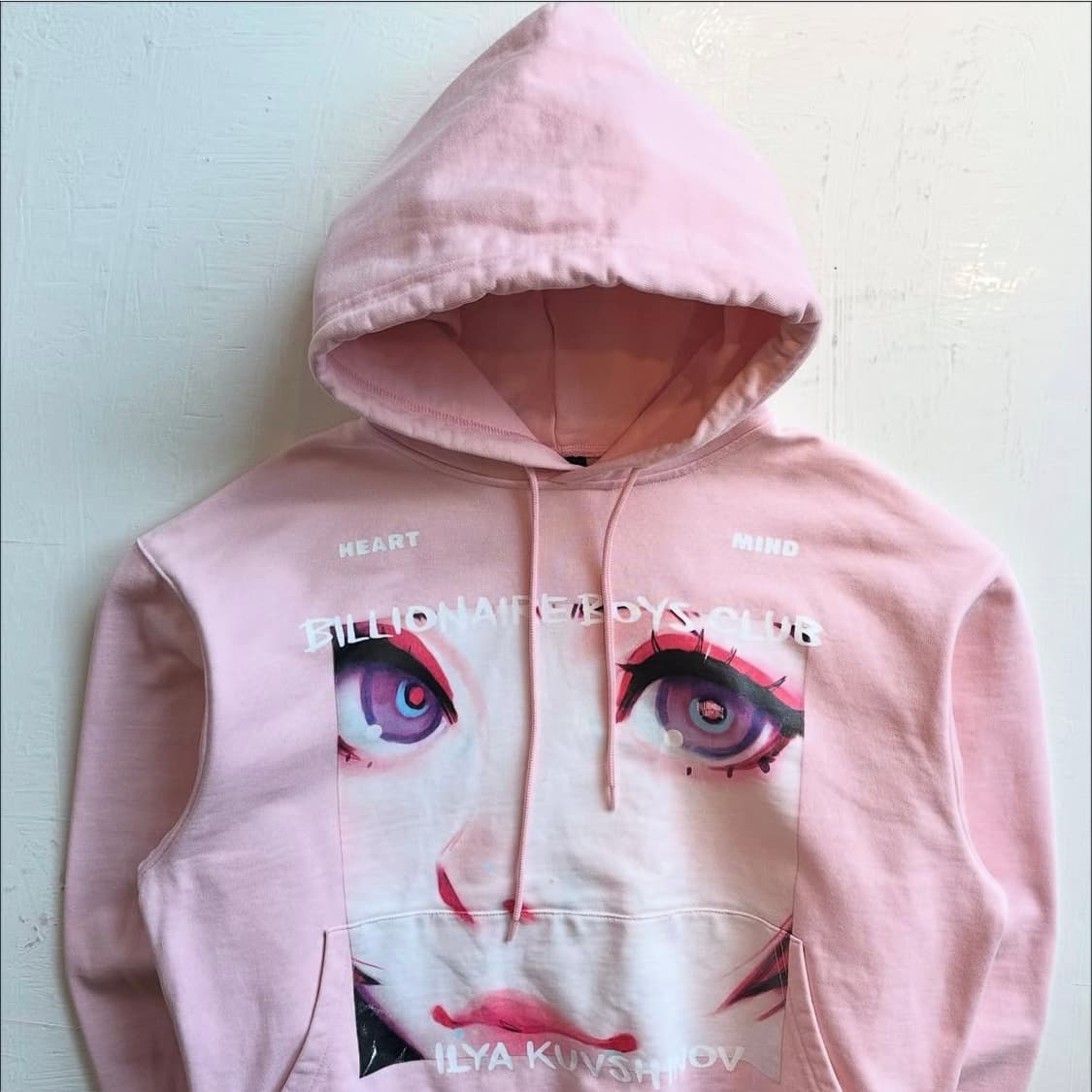 비비씨 x 일리야 구브쉬노프 콜라보 후드스웻 상품이미지3