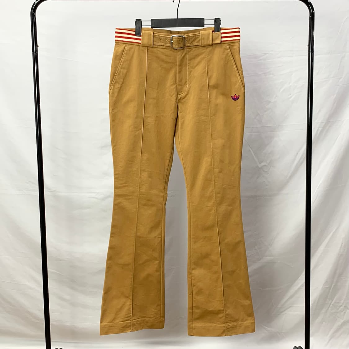 아디다스 x 웨일즈 보너 벨티드 플레어 치노 팬츠 상품이미지1